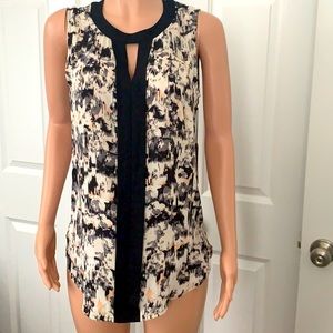 NWT Vince Camuto Long Top